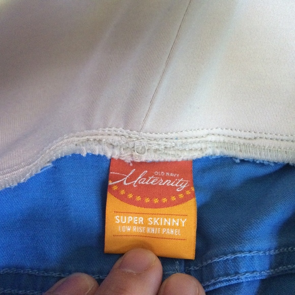 Old Navy Maternity cropped skinny pants size 4 - Picture 2 of 5